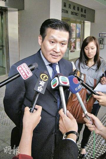 陳麗玲長子陳燿璋(圖)表示已向游逸燕醫生提出民事訴訟,坦言不是為錢,只想懲罰做錯事的人。(利嘉茵攝) 陳麗玲長子陳燿璋(圖)表示已向游逸燕醫生提出民事訴訟,坦言不是為錢,只想懲罰做錯事的人。(利嘉茵攝)