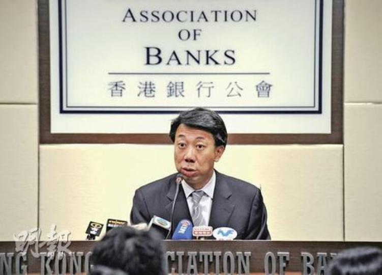 本港人債票息呈下降趨勢,身兼銀行公會主席的渣打香港行政總裁洪丕正指出,目前零售人債票息仍高於人民幣存款息率,預料此情况會持續。(葉漢華攝) 本港人債票息呈下降趨勢,身兼銀行公會主席的渣打香港行政總裁洪丕正指出,目前零售人債票息仍高於人民幣存款息率,預料此情况會持續。(葉漢華攝)
