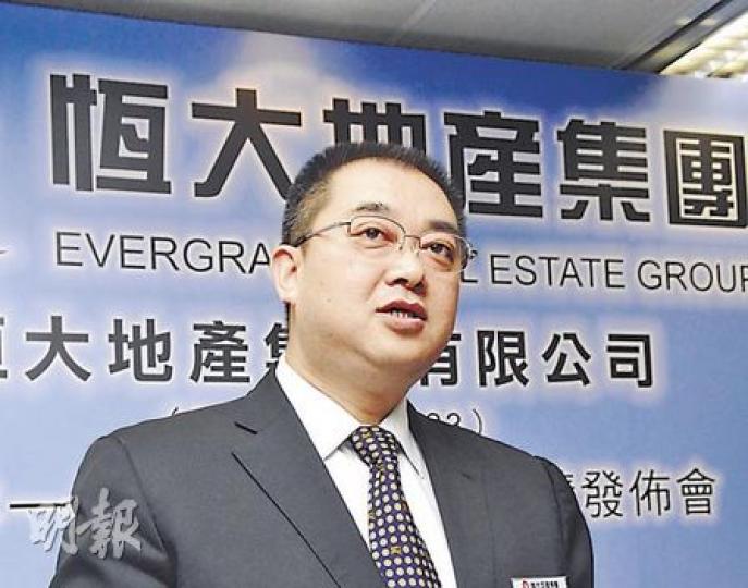 恒大地產行政總裁兼執行董事夏海鈞說,集團的合約銷售金額從去年的303億元跨越到今年的逾500億元,漲幅達到了60%左右,按照這個速度,集團2年內可跨越千億大關。(陳淑安攝) 恒大地產行政總裁兼執行董事夏海鈞說,集團的合約銷售金額從去年的303億元跨越到今年的逾500億元,漲幅達到了60%左右,按照這個速度,集團2年內可跨越千億大關。(陳淑安攝)