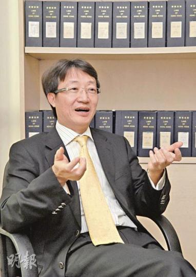林新強律師表示,翻簽、翻做臨約來逃避額外印花稅都觸犯刑事罪行,後果嚴重。(陳淑安攝) 林新強律師表示,翻簽、翻做臨約來逃避額外印花稅都觸犯刑事罪行,後果嚴重。(陳淑安攝)