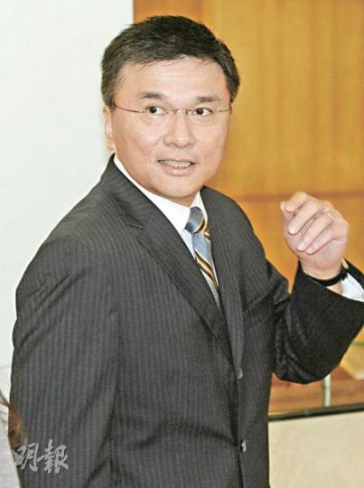 財經事務及庫務局長陳家強表示,成立金融糾紛調解中心的目的,旨在為投資者提供費用較相宜的途徑,快捷地處理他們與金融機構之間的金錢糾紛。(尹錦恩攝) 財經事務及庫務局長陳家強表示,成立金融糾紛調解中心的目的,旨在為投資者提供費用較相宜的途徑,快捷地處理他們與金融機構之間的金錢糾紛。(尹錦恩攝)