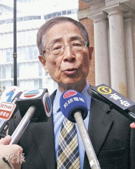 資深大律師李柱銘昨日在終審法院「連勝兩仗」,不單在代表天主教香港教區在《校本條例》成功申請上訴許可,更代表莫乃光在爭議選舉呈請程序是否違憲的終院審訊中勝訴。(謝美琳攝)
資深大律師李柱銘昨日在終審法院「連勝兩仗」,不單在代表天主教香港教區在《校本條例》成功申請上訴許可,更代表莫乃光在爭議選舉呈請程序是否違憲的終院審訊中勝訴。(謝美琳攝)