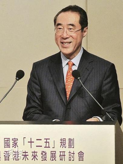 政務司長唐英年認為,香港只要鞏固住金融、貿易、航運中心地位,就能夠保住服務業半壁江山。(何家達攝) 政務司長唐英年認為,香港只要鞏固住金融、貿易、航運中心地位,就能夠保住服務業半壁江山。(何家達攝)