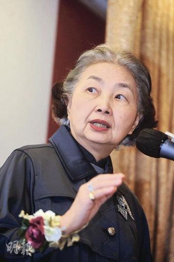 基本法委員會副主任梁愛詩昨出席政制研討會時表示,社會可討論普選的模式,但要進行政改一次過立法則有困難。(朱永倫攝) 基本法委員會副主任梁愛詩昨出席政制研討會時表示,社會可討論普選的模式,但要進行政改一次過立法則有困難。(朱永倫攝)