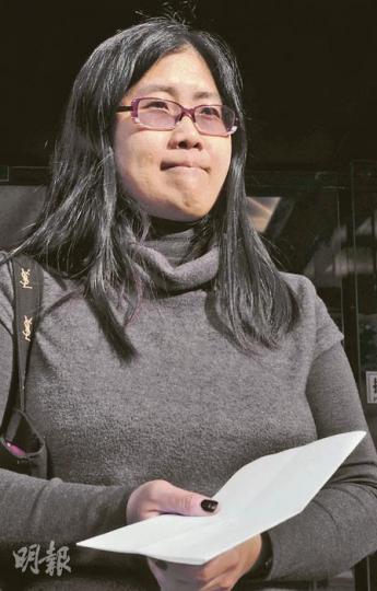 諸志成太太劉惠賢昨首次與撞死丈夫的被告見面,寄語對方﹕「要尊重生命,做負責任的駕駛者。」 (劉焌陶攝) 諸志成太太劉惠賢昨首次與撞死丈夫的被告見面,寄語對方﹕「要尊重生命,做負責任的駕駛者。」 (劉焌陶攝)