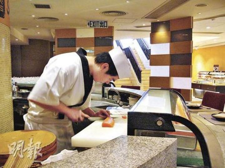 香港逸東酒店的Yagura居酒屋自今年3月停止以藍鰭吞拿魚作食材,酒店發言人指出,港人愛吃三文魚、海膽,即使沒有藍鰭吞拿魚供應,對生意影響亦不大。(黃靜雅攝) 香港逸東酒店的Yagura居酒屋自今年3月停止以藍鰭吞拿魚作食材,酒店發言人指出,港人愛吃三文魚、海膽,即使沒有藍鰭吞拿魚供應,對生意影響亦不大。(黃靜雅攝)