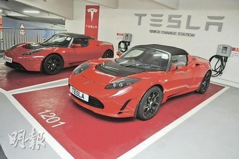 合和與電動車品牌TESLA合作,在合和中心停車場設置電動車充電設施,免費提供予車主使用。(陳淑安攝)合和資產管理有限公司董事梁庇世透露,利東街項目已展開工程,料可在2014年落成,屆時除了地面步行街外,亦會有地下隧道連接合和中心至灣仔港鐵站。(陳淑安攝) 合和與電動車品牌TESLA合作,在合和中心停車場設置電動車充電設施,免費提供予車主使用。(陳淑安攝)合和資產管理有限公司董事梁庇世透露,利東街項目已展開工程,料可在2014年落成,屆時除了地面步行街外,亦會有地下隧道連接合和中心至灣仔港鐵站。(陳淑安攝)