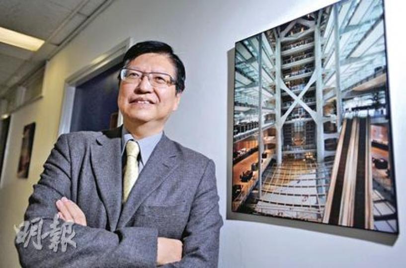 曾作為政府出售居屋「主帥」的黃比,對於復建居屋,他表示測量師學會並不反對,但要求過程要「公開、公平、公正」,而政府亦要先想清楚如何退市(復建後如何停建)。(朱永倫攝) 曾作為政府出售居屋「主帥」的黃比,對於復建居屋,他表示測量師學會並不反對,但要求過程要「公開、公平、公正」,而政府亦要先想清楚如何退市(復建後如何停建)。(朱永倫攝)