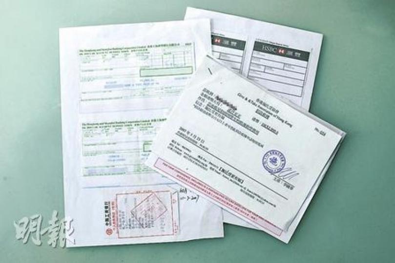 岑丹鳳曾多次資助李國華的「仁愛兒童之家」,李國華偶會給她發出簡陋單據,並簽名及蓋上會章作實。(陳智良攝) 岑丹鳳曾多次資助李國華的「仁愛兒童之家」,李國華偶會給她發出簡陋單據,並簽名及蓋上會章作實。(陳智良攝)