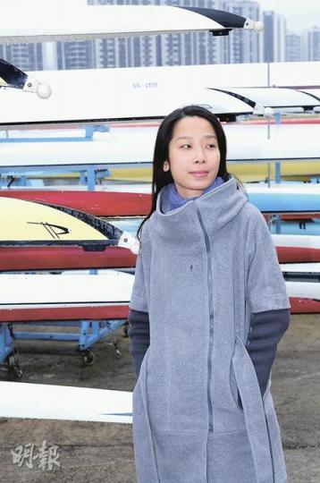 沙田賽艇中心遍地賽艇，02年亞運銅牌女將翁嘉茵與這些「好拍檔」曾贏取不少榮譽。阿翁當年因傷退役，前路茫茫，頓感絕望。她現時從事寵物美容，訪問完畢後即「趕返工」。（張智超攝）