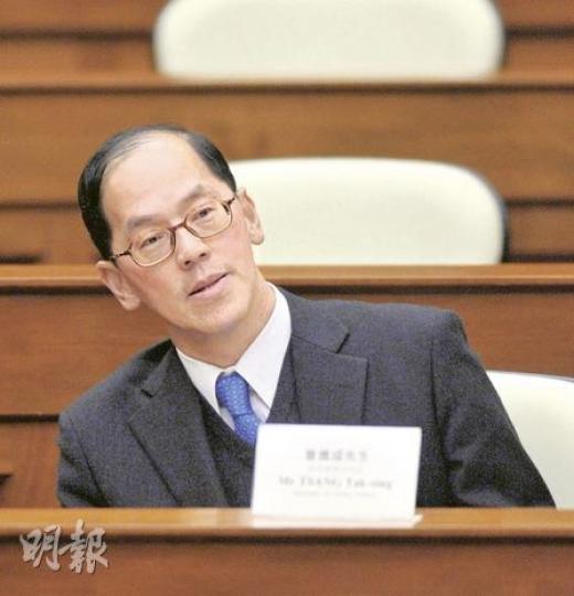 民政事務局長曾德成昨在立法會上堅稱，去年12月6日只收到中大亞太研究所提供的數據。 （余俊亮攝）