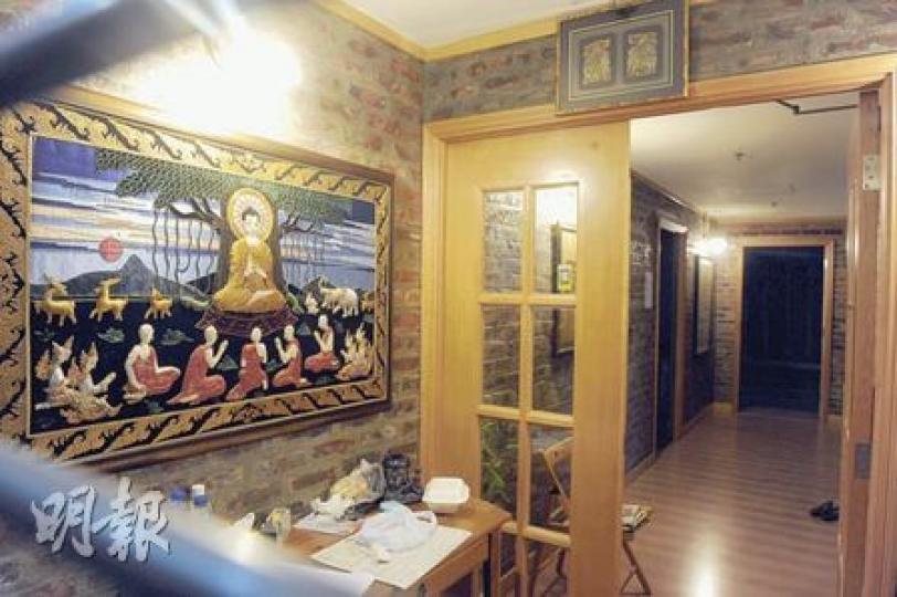 Yoga Limbs上環的瑜伽中心昨早關上鐵閘，公司在網頁登出告示指中心即時結業。（劉焌陶攝）