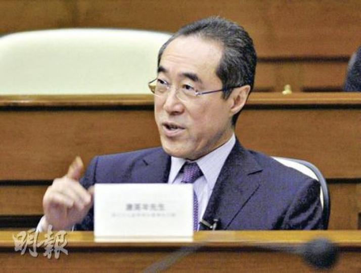 政務司長唐英年昨強烈否認關愛基金搶走公益金捐款，並透露公益金去年所獲的捐款，有增無減。（余俊亮攝）