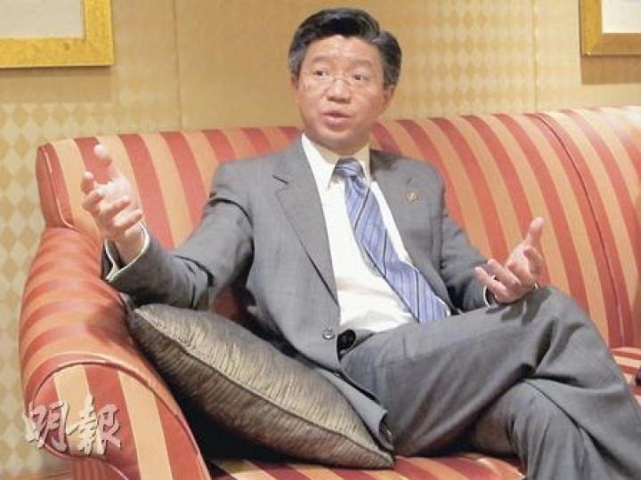 復旦大學管理學院今年來港開辦全中國首個境外MBA課程，以中文教學和國情為賣點。院長陸雄文表示，課程將由復旦教師來港執教，質素與上海復旦本部相同。（蕭輝浩攝）