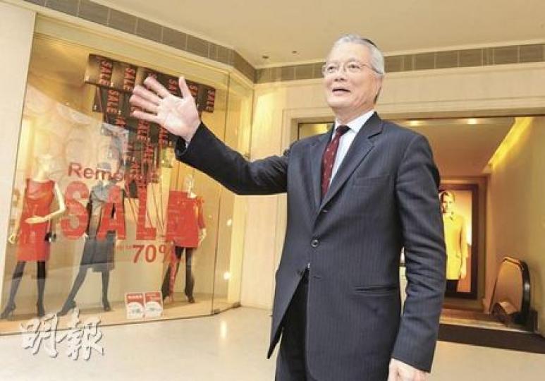 中環娛樂行的Episode是立法會議員方剛眾多時裝店的旗艦店,與重建的娛樂行一起屹立在皇后大道中近18年,但終難敵200萬元租金要「執笠」。在快要到來的周日,方剛便要正式和「至愛」說再見。(劉焌陶攝) 中環娛樂行的Episode是立法會議員方剛眾多時裝店的旗艦店,與重建的娛樂行一起屹立在皇后大道中近18年,但終難敵200萬元租金要「執笠」。在快要到來的周日,方剛便要正式和「至愛」說再見。(劉焌陶攝)