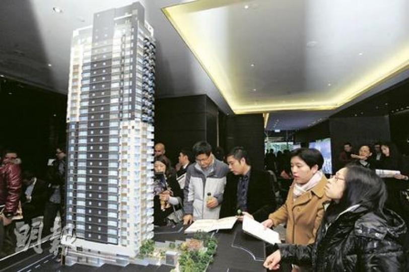 新一輪新盤推售熱潮即將到臨,恒地昨正式開放設於尖沙嘴的「尚賢居」示範單位,全日睇樓人流不斷。(尹錦恩攝) 新一輪新盤推售熱潮即將到臨,恒地昨正式開放設於尖沙嘴的「尚賢居」示範單位,全日睇樓人流不斷。(尹錦恩攝)