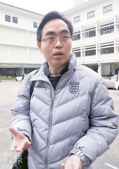 華仁書院(九龍)昨向校友簡介學校未來發展計劃。出席討論的九華舊生會主席何兆棠說,舊生會期望學校維持收生人數,具體做法要交學校決定。(李紹昌攝)立法會議員梁家傑昨以九華舊生身分回母校,出席校方專為舊生舉辦的「縮班計劃論壇」。他認為,學校需在收生人數和教學質素之間取得平衡。(蕭輝浩攝) 華仁書院(九龍)昨向校友簡介學校未來發展計劃。出席討論的九華舊生會主席何兆棠說,舊生會期望學校維持收生人數,具體做法要交學校決定。(李紹昌攝)立法會議員梁家傑昨以九華舊生身分回母校,出席校方專為舊生舉辦的「縮班計劃論壇」。他認為,學校需在收生人數和教學質素之間取得平衡。(蕭輝浩攝)