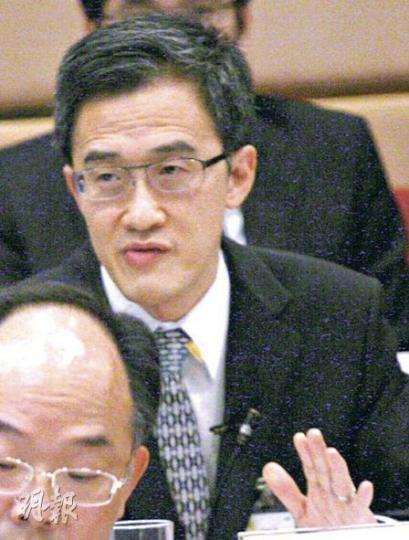 港鐵鐵路工程總管張少華昨日不斷以「唔好意思」回答議員提問,被議員齊聲指摘。(李紹昌攝) 港鐵鐵路工程總管張少華昨日不斷以「唔好意思」回答議員提問,被議員齊聲指摘。(李紹昌攝)