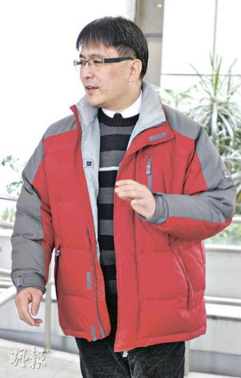葵涌醫院護士傅家祥於事發後,脫掉上衣為遇襲的劉莉堅止血,並一手撥走被告手上的生果刀,獲法官稱讚他見義勇為。(朱永倫攝) 葵涌醫院護士傅家祥於事發後,脫掉上衣為遇襲的劉莉堅止血,並一手撥走被告手上的生果刀,獲法官稱讚他見義勇為。(朱永倫攝)