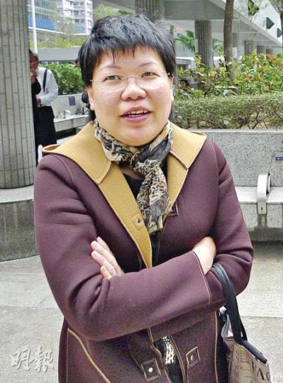 策動「竊聽風雲」的被告吳惠冰,為丈夫解圍後惹來一身蟻。除了本案,她早前因竊聽被裁定藐視法庭,判囚9月,緩刑1年半。(何偉畧攝) 策動「竊聽風雲」的被告吳惠冰,為丈夫解圍後惹來一身蟻。除了本案,她早前因竊聽被裁定藐視法庭,判囚9月,緩刑1年半。(何偉畧攝)