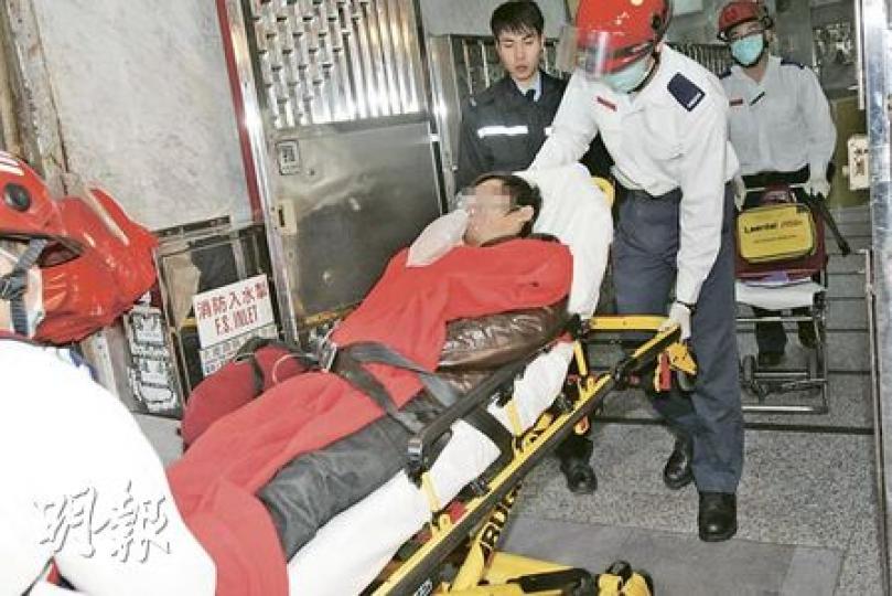 在facebook中預告自殺的男子,及時被警員發現送院治理。(黃雄攝) 在facebook中預告自殺的男子,及時被警員發現送院治理。(黃雄攝)