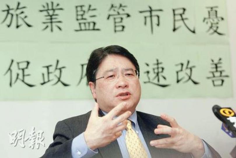 民主黨李華明說,現時旅遊業議會逾半理事為業內人士,改由獨立機構或政府專責部門監管旅遊業,可避免「自己人管自己人」。 (郭慶輝攝) 民主黨李華明說,現時旅遊業議會逾半理事為業內人士,改由獨立機構或政府專責部門監管旅遊業,可避免「自己人管自己人」。 (郭慶輝攝)