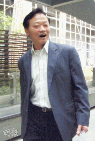 葵涌邨租客溫勇生(譯音)表示,房署未證明他對其妻子看面相做生意一事知情,不應懲罰他要他遷出。(陳穎鏇攝)
葵涌邨租客溫勇生(譯音)表示,房署未證明他對其妻子看面相做生意一事知情,不應懲罰他要他遷出。(陳穎鏇攝)