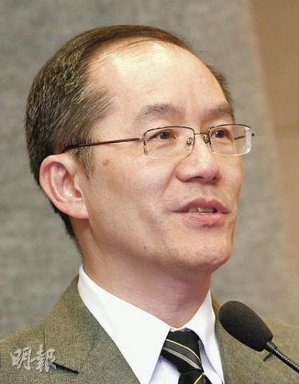 香港內科醫學院院長李頌基醫生昨出席公共醫療醫生協會的集會,支持該會要求醫管局加快晉升機會、改善工作環境的訴求。(林振東攝)有腦外科醫生訴說晚上常要候召,為免影響翌日做手術,唯有服用高劑量安眠藥才能穩睡。 (林振東攝)(明報製圖) 香港內科醫學院院長李頌基醫生昨出席公共醫療醫生協會的集會,支持該會要求醫管局加快晉升機會、改善工作環境的訴求。(林振東攝)有腦外科醫生訴說晚上常要候召,為免影響翌日做手術,唯有服用高劑量安眠藥才能穩睡。 (林振東攝)(明報製圖)