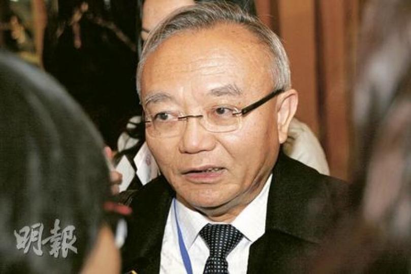 中央政策組首席顧問劉兆佳形容,財政預算案風波反映現時本港很容易因為一些事造成群眾性不滿,「可能香港已到了一個臨界點」,要討論將來政府的角色應是什麼。(明報記者攝) 中央政策組首席顧問劉兆佳形容,財政預算案風波反映現時本港很容易因為一些事造成群眾性不滿,「可能香港已到了一個臨界點」,要討論將來政府的角色應是什麼。(明報記者攝)