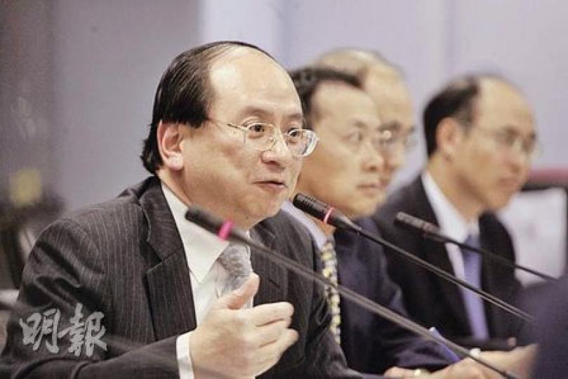 水務署長馬利德昨出席東區區議會,會後向本周二受跑馬地爆水管影響的市民致歉。(郭慶輝攝) 水務署長馬利德昨出席東區區議會,會後向本周二受跑馬地爆水管影響的市民致歉。(郭慶輝攝)