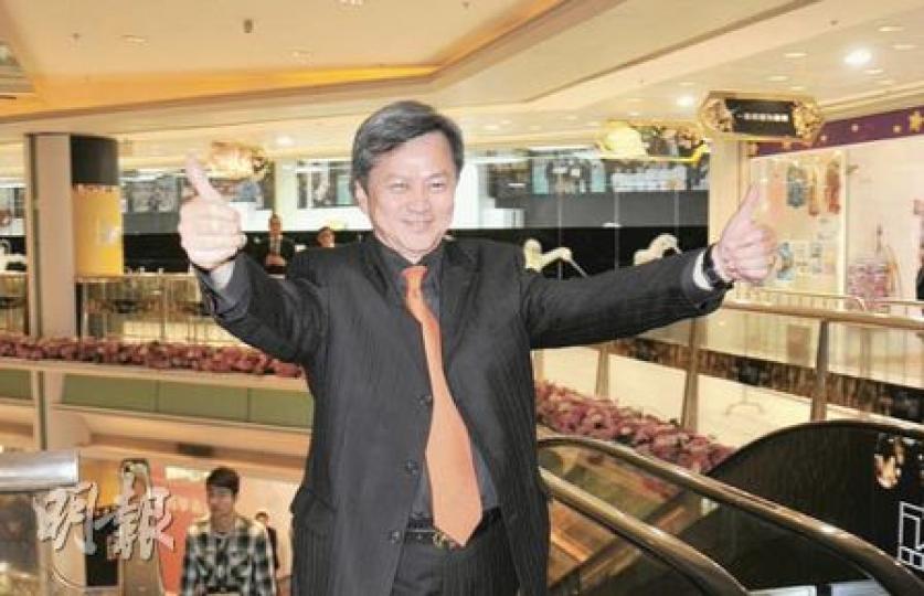長實執行董事趙國雄指出,盛薈重推反應理想,下周擬加推向獅子山方向單位應市;他並笑言﹕「好開心幫到市民置業。」(葉漢華攝) 長實執行董事趙國雄指出,盛薈重推反應理想,下周擬加推向獅子山方向單位應市;他並笑言﹕「好開心幫到市民置業。」(葉漢華攝)