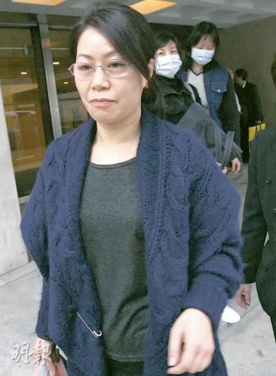 資深大律師余若海昨以「繼母」形容二太鍾群英(圖),被元配子女的代表資深大律師蘇朗年反對。(李紹昌攝)的士招長子招文虎作供,指父親十分有威嚴,令子女對他生畏。(李紹昌攝) 資深大律師余若海昨以「繼母」形容二太鍾群英(圖),被元配子女的代表資深大律師蘇朗年反對。(李紹昌攝)的士招長子招文虎作供,指父親十分有威嚴,令子女對他生畏。(李紹昌攝)