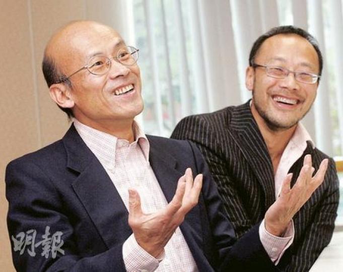 主辦渣打馬拉松的香港業餘田徑總會首席副主席楊世模(左)和副主席梁匡舜(右)接受本報專訪,稱田總帳目「光明正大,問心無愧」,承諾在善款處理上,日後會按公眾期望做得更好,包括考慮今年起制訂及公開核數報告。(李紹昌攝)
主辦渣打馬拉松的香港業餘田徑總會首席副主席楊世模(左)和副主席梁匡舜(右)接受本報專訪,稱田總帳目「光明正大,問心無愧」,承諾在善款處理上,日後會按公眾期望做得更好,包括考慮今年起制訂及公開核數報告。(李紹昌攝)