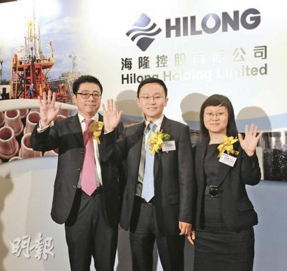 從事石油裝備的海隆控股本周五起公開招股,最多集資14.8億元,圖為管理層於昨推介會上,左起分別為公司首席財務官紀敏、董事長兼首席執行官張軍及首席戰略官張姝嫚。(陳淑安攝) 從事石油裝備的海隆控股本周五起公開招股,最多集資14.8億元,圖為管理層於昨推介會上,左起分別為公司首席財務官紀敏、董事長兼首席執行官張軍及首席戰略官張姝嫚。(陳淑安攝)