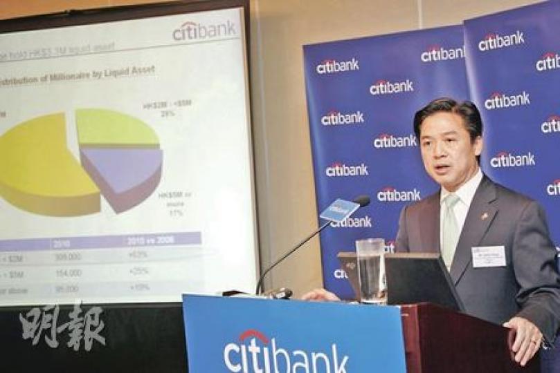 投資顯然是置富的必修學科。根據花旗的調查報告,去年本港百萬富翁新增16.4萬人,當中近半數(47%)因投資獲利而晉升富人行列。圖為花旗香港環球個人銀行服務副總經理周永贊。(陳智良攝) 投資顯然是置富的必修學科。根據花旗的調查報告,去年本港百萬富翁新增16.4萬人,當中近半數(47%)因投資獲利而晉升富人行列。圖為花旗香港環球個人銀行服務副總經理周永贊。(陳智良攝)