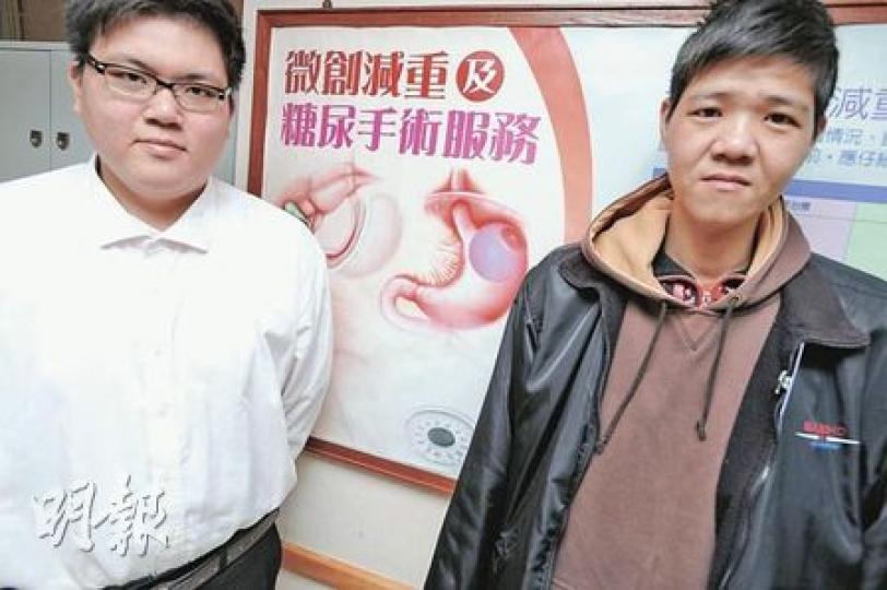 24歲李樂恒(左)因社交及健康需要,去年11月接受縮胃手術,短短4個月減了88磅。黃先生(右)因患嚴重糖尿病而接受十二指腸繞道手術,現時血糖指數已回覆正常,更毋須再服藥。(何家達攝) 24歲李樂恒(左)因社交及健康需要,去年11月接受縮胃手術,短短4個月減了88磅。黃先生(右)因患嚴重糖尿病而接受十二指腸繞道手術,現時血糖指數已回覆正常,更毋須再服藥。(何家達攝)