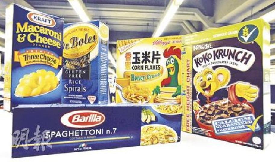 本港市面多款盒裝意粉和粟米脆片食品,包裝盒均以循環再造紙製成。(明報記者攝)麥當勞餐盤墊紙,印有的「請勿將食物直接置於餐紙上」警告字句,僅有1毫米高,單憑肉眼根本難以察覺。(明報記者攝)肯德基指其包裝紙盒非以再造紙製成,麥當勞昨晚則未能回覆不同食品的包裝盒是否以再造紙製成。(明報記者攝) 本港市面多款盒裝意粉和粟米脆片食品,包裝盒均以循環再造紙製成。(明報記者攝)麥當勞餐盤墊紙,印有的「請勿將食物直接置於餐紙上」警告字句,僅有1毫米高,單憑肉眼根本難以察覺。(明報記者攝)肯德基指其包裝紙盒非以再造紙製成,麥當勞昨晚則未能回覆不同食品的包裝盒是否以再造紙製成。(明報記者攝)