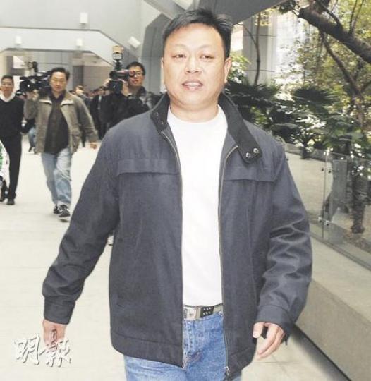 不時判建築工作予次被告郭炳根的潘漢華(圖),指郭炳根為人有交帶且富經驗,無聽聞他有財政困難。(劉焌陶攝)次被告郭炳根的幼子郭海榮(圖)供稱,父親早年任職建築,10多年前半退休,一直是個好爸爸。(劉焌陶攝) 不時判建築工作予次被告郭炳根的潘漢華(圖),指郭炳根為人有交帶且富經驗,無聽聞他有財政困難。(劉焌陶攝)次被告郭炳根的幼子郭海榮(圖)供稱,父親早年任職建築,10多年前半退休,一直是個好爸爸。(劉焌陶攝)