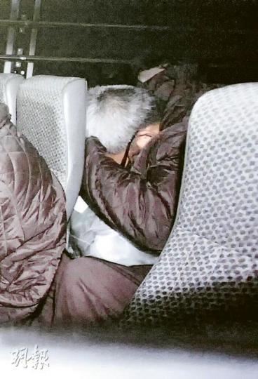首被告陳威行判刑後送回監獄,警方指他又名陳森友,當年內地判處張子強死刑時,判案書中提及陳森友有份綁架郭炳湘。(朱永倫攝)次被告郭炳根與郭炳湘名字只差一字,但命運差天共地,他昨被囚車押走,面對其牢獄生涯。(朱永倫攝) 首被告陳威行判刑後送回監獄,警方指他又名陳森友,當年內地判處張子強死刑時,判案書中提及陳森友有份綁架郭炳湘。(朱永倫攝)次被告郭炳根與郭炳湘名字只差一字,但命運差天共地,他昨被囚車押走,面對其牢獄生涯。(朱永倫攝)