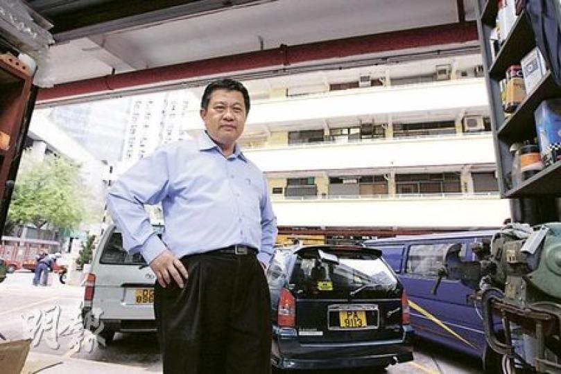 經營三行生意的李權波說,他們做「重型工業」要租用地下單位,現址月租4600元,拆遷後要在市面找相同單位,估計租金升價10倍不止。(李紹昌攝)柴灣工廠大廈現時使用率達七成,租戶表示收到通知,明年9月3日前要遷出,讓出位置予房委會興建公屋。(李紹昌攝) 經營三行生意的李權波說,他們做「重型工業」要租用地下單位,現址月租4600元,拆遷後要在市面找相同單位,估計租金升價10倍不止。(李紹昌攝)柴灣工廠大廈現時使用率達七成,租戶表示收到通知,明年9月3日前要遷出,讓出位置予房委會興建公屋。(李紹昌攝)