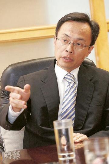 上任年半的社會福利署長聶德權表示,其工作「責任大、有意思」,滿足感來自幫助社會有需要的人,他呼籲各界明白關愛社會有責任照顧弱勢,不要歧視領綜援者。(李紹昌攝) 上任年半的社會福利署長聶德權表示,其工作「責任大、有意思」,滿足感來自幫助社會有需要的人,他呼籲各界明白關愛社會有責任照顧弱勢,不要歧視領綜援者。(李紹昌攝)