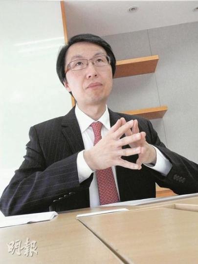 容顯文自2002年起參與了多家內地大型國有銀行的改革。此前更已在本港銀行業工作20年,經歷包括於當年金管局成立前為其編撰內部監控指引,以及協助中銀香港重組及上市。(鄧亮攝) 容顯文自2002年起參與了多家內地大型國有銀行的改革。此前更已在本港銀行業工作20年,經歷包括於當年金管局成立前為其編撰內部監控指引,以及協助中銀香港重組及上市。(鄧亮攝)