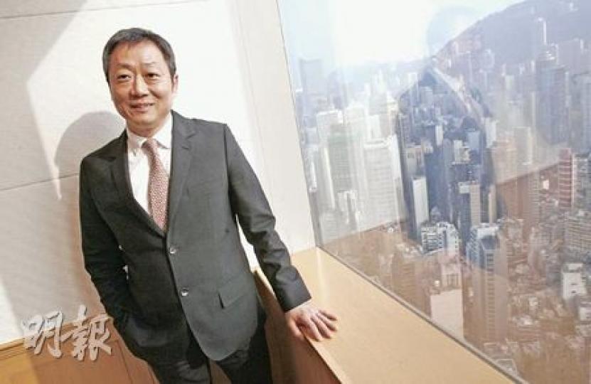 黃天祐現擔任香港中樂團顧問。年逾40仍努力學彈二胡、古箏,分別學了6年及3年。「面對藝術團體,音樂人跟商業機構的人性格又不同,這些都很有挑戰性。」(林振東攝) 黃天祐現擔任香港中樂團顧問。年逾40仍努力學彈二胡、古箏,分別學了6年及3年。「面對藝術團體,音樂人跟商業機構的人性格又不同,這些都很有挑戰性。」(林振東攝)