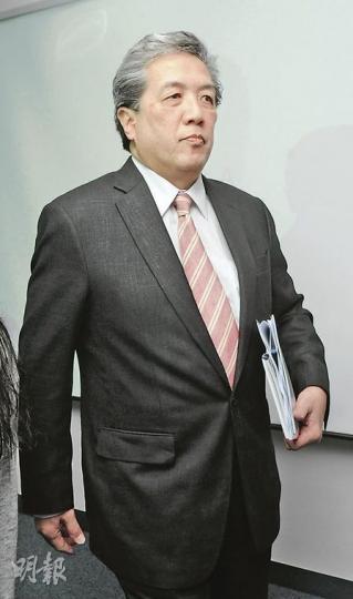 東方海外去年出售內地物業,帶動盈利至18.67億美元。投資公關沈志澄表示,集團不計劃再投資物業,會加強發展航運業務,希望提升全球排名。(陳淑安攝) 東方海外去年出售內地物業,帶動盈利至18.67億美元。投資公關沈志澄表示,集團不計劃再投資物業,會加強發展航運業務,希望提升全球排名。(陳淑安攝)