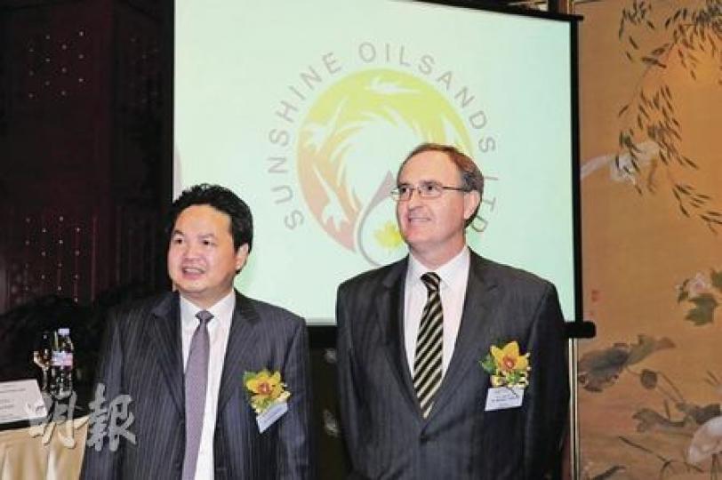 加拿大陽光油砂擬最快10月來港掛牌,公司預計2013年起有盈利,左起為公司聯席董事長沈松寧及麥克·赫伯特(Michael Hibberd)。(張智超攝) 加拿大陽光油砂擬最快10月來港掛牌,公司預計2013年起有盈利,左起為公司聯席董事長沈松寧及麥克·赫伯特(Michael Hibberd)。(張智超攝)