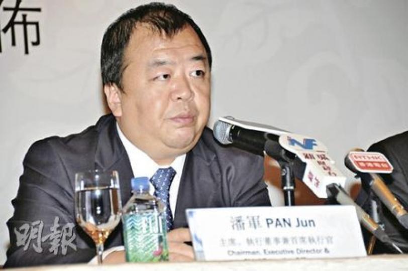 面對內地收緊銀根,花樣年主席潘軍稱仍有信心完成今年售樓目標。(陳淑安攝) 面對內地收緊銀根,花樣年主席潘軍稱仍有信心完成今年售樓目標。(陳淑安攝)