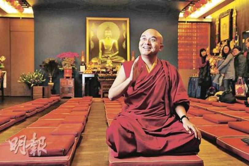 「開心禪師」詠給.明就仁波切(圖)指快樂源於內心的平靜、舒坦,他受訪時還不時開懷咧嘴而笑。(張智超攝) 「開心禪師」詠給.明就仁波切(圖)指快樂源於內心的平靜、舒坦,他受訪時還不時開懷咧嘴而笑。(張智超攝)