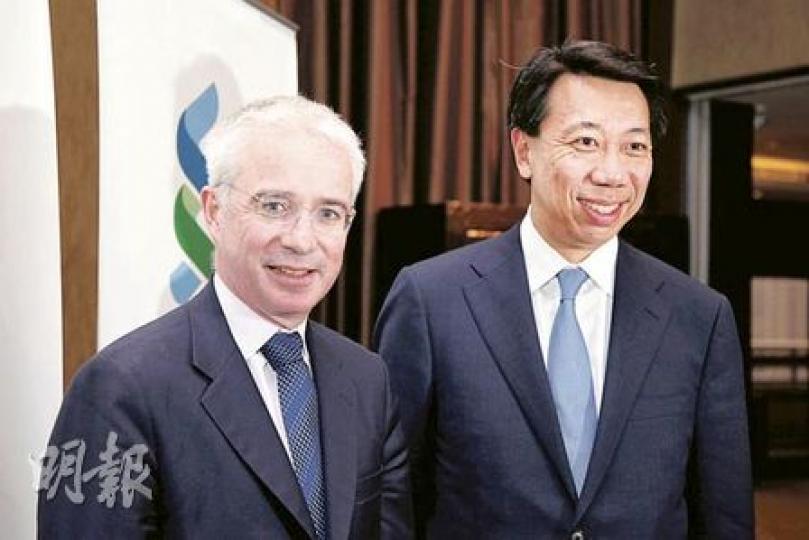 渣打表示繼續擴展亞太區及中東的業務和投資。圖為集團行政總裁冼博德(左)、香港行政總裁洪丕正(右)。(陳智良攝) 渣打表示繼續擴展亞太區及中東的業務和投資。圖為集團行政總裁冼博德(左)、香港行政總裁洪丕正(右)。(陳智良攝)