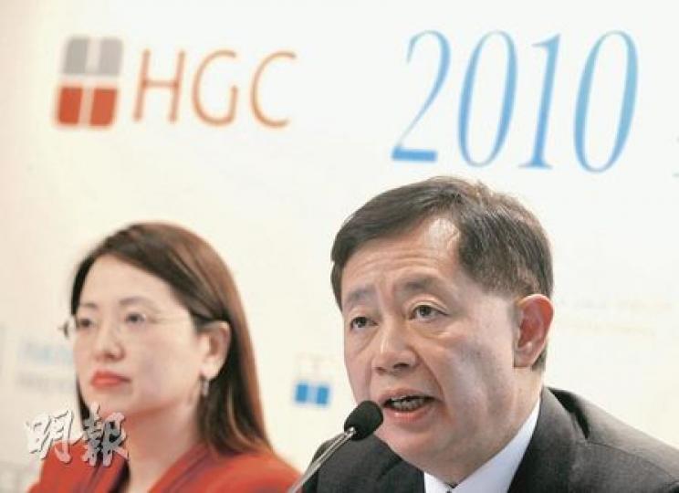 和電香港行政總裁黃景輝(右)指出,和電超過四成的3G月費客戶使用智能手機,左為和電財務總裁陳婉真。(余俊亮攝) 和電香港行政總裁黃景輝(右)指出,和電超過四成的3G月費客戶使用智能手機,左為和電財務總裁陳婉真。(余俊亮攝)