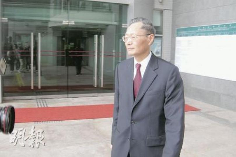約70歲的前屋宇署長蔡宇畧(圖)由資深大律師郭棟明代表,審訊時蔡不時筆錄證供。(林景輝攝) 約70歲的前屋宇署長蔡宇畧(圖)由資深大律師郭棟明代表,審訊時蔡不時筆錄證供。(林景輝攝)